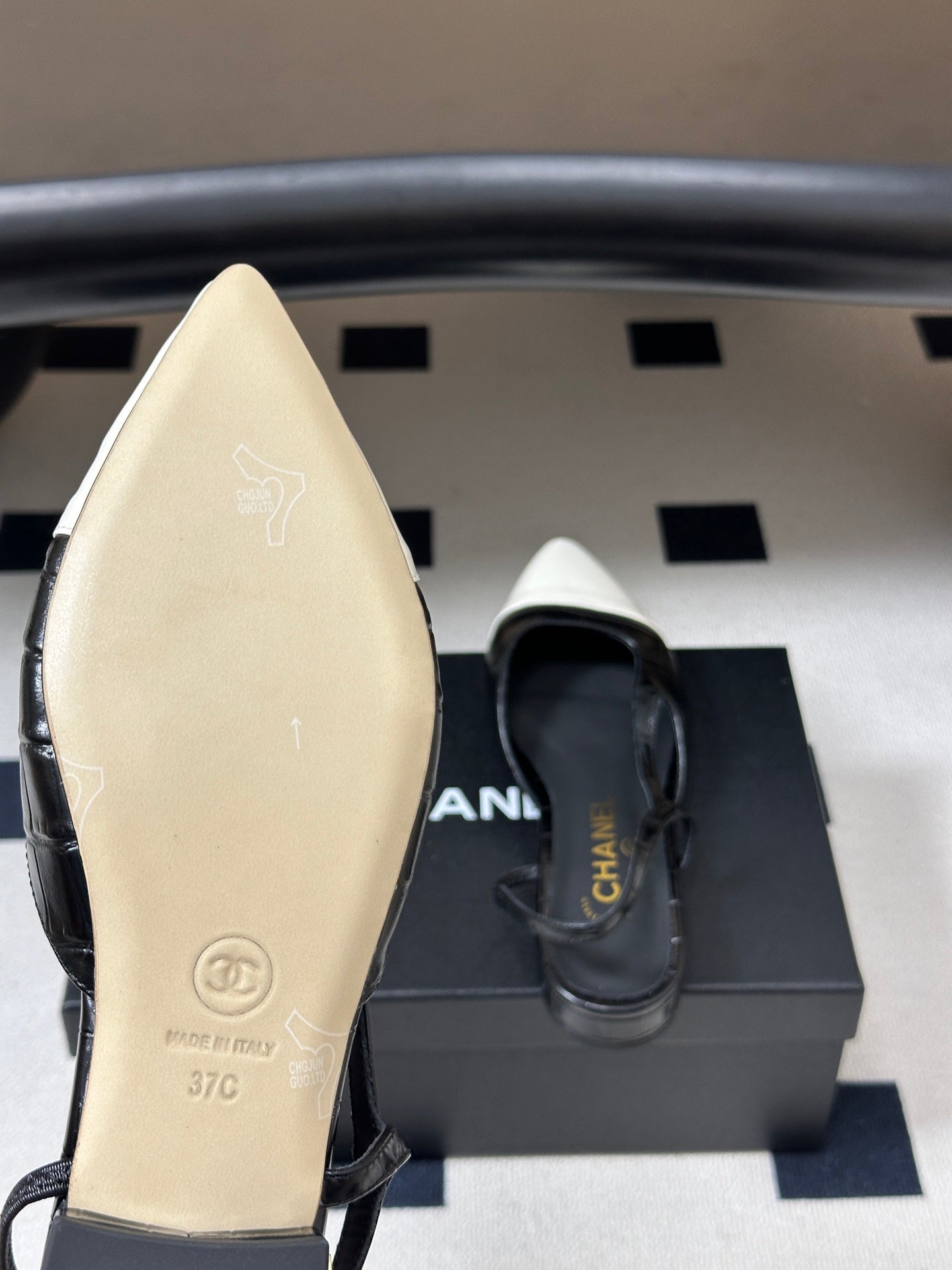 CHANEL 26S POINTED TOE SLINGBACKS IN BLACK MIX WHITE LAMBSKIN