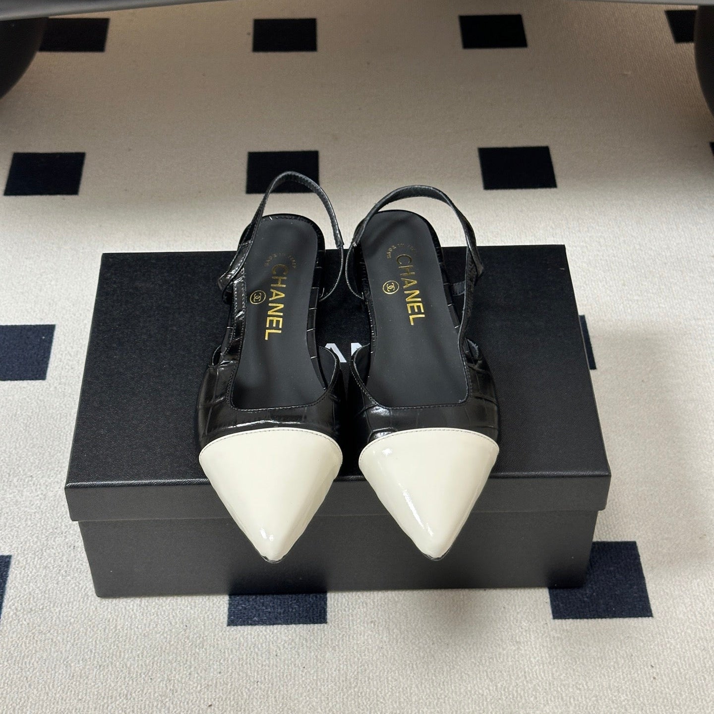 CHANEL 26S POINTED TOE SLINGBACKS IN BLACK MIX WHITE LAMBSKIN