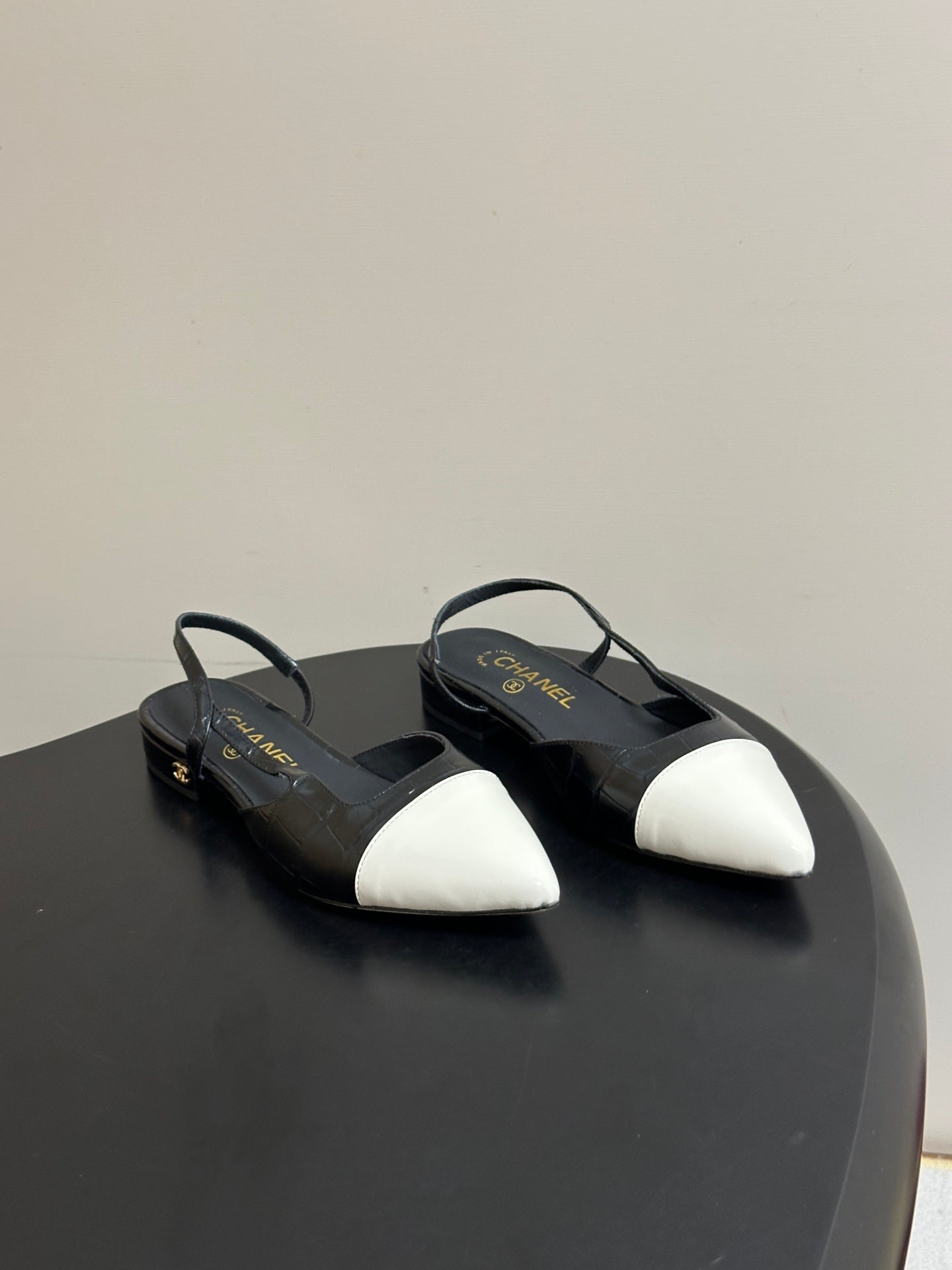 CHANEL 26S POINTED TOE SLINGBACKS IN BLACK MIX WHITE LAMBSKIN