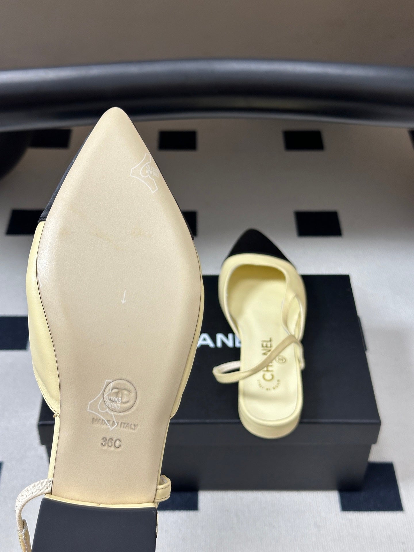CHANEL 26S POINTED TOE SLINGBACKS IN CREAM LAMBSKIN AND BLACK FABRIC