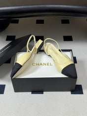 CHANEL 26S POINTED TOE SLINGBACKS IN CREAM LAMBSKIN AND BLACK FABRIC