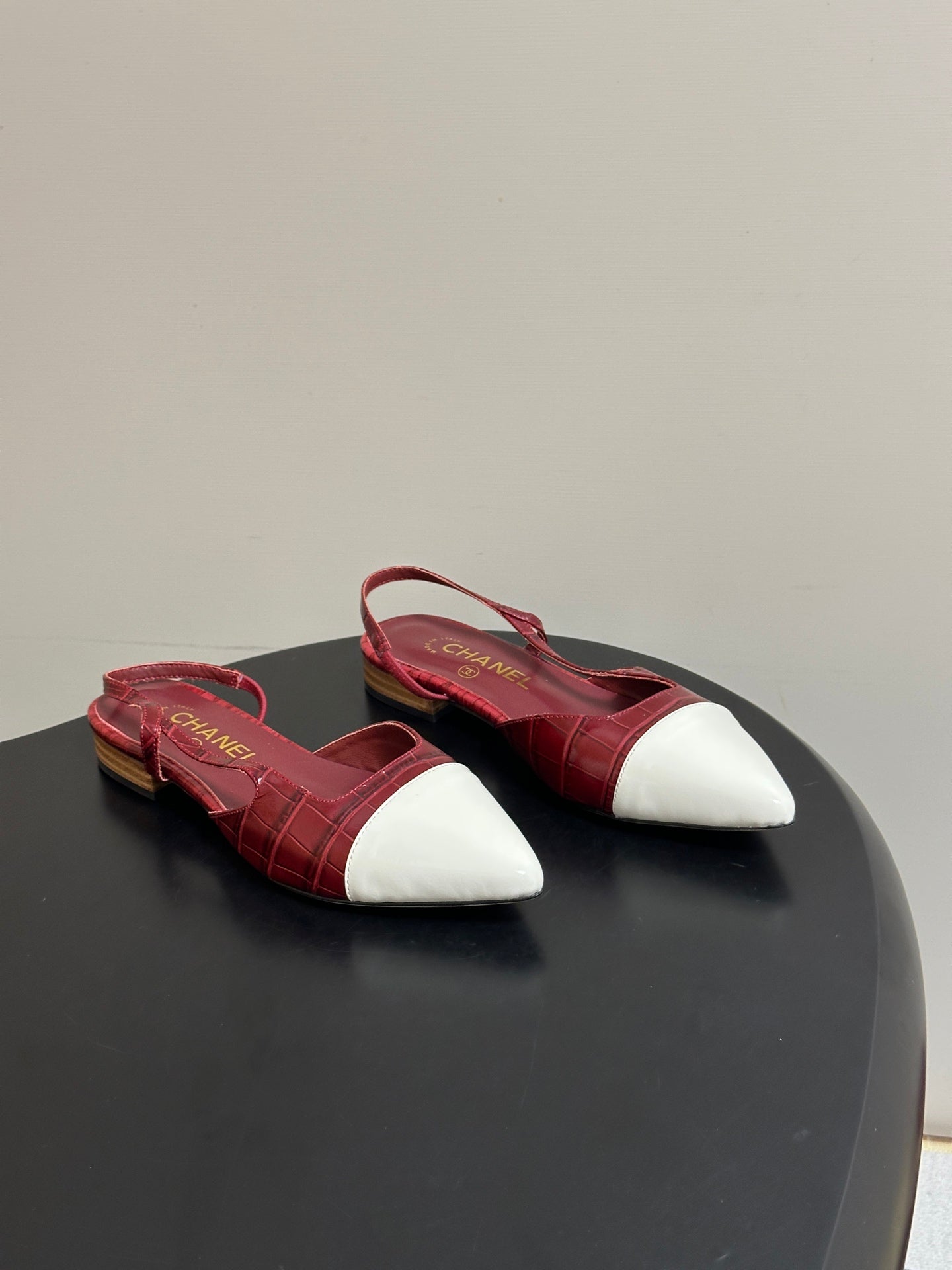 CHANEL 26S POINTED TOE SLINGBACKS IN DARK RED AND WHITE LAMBSKIN