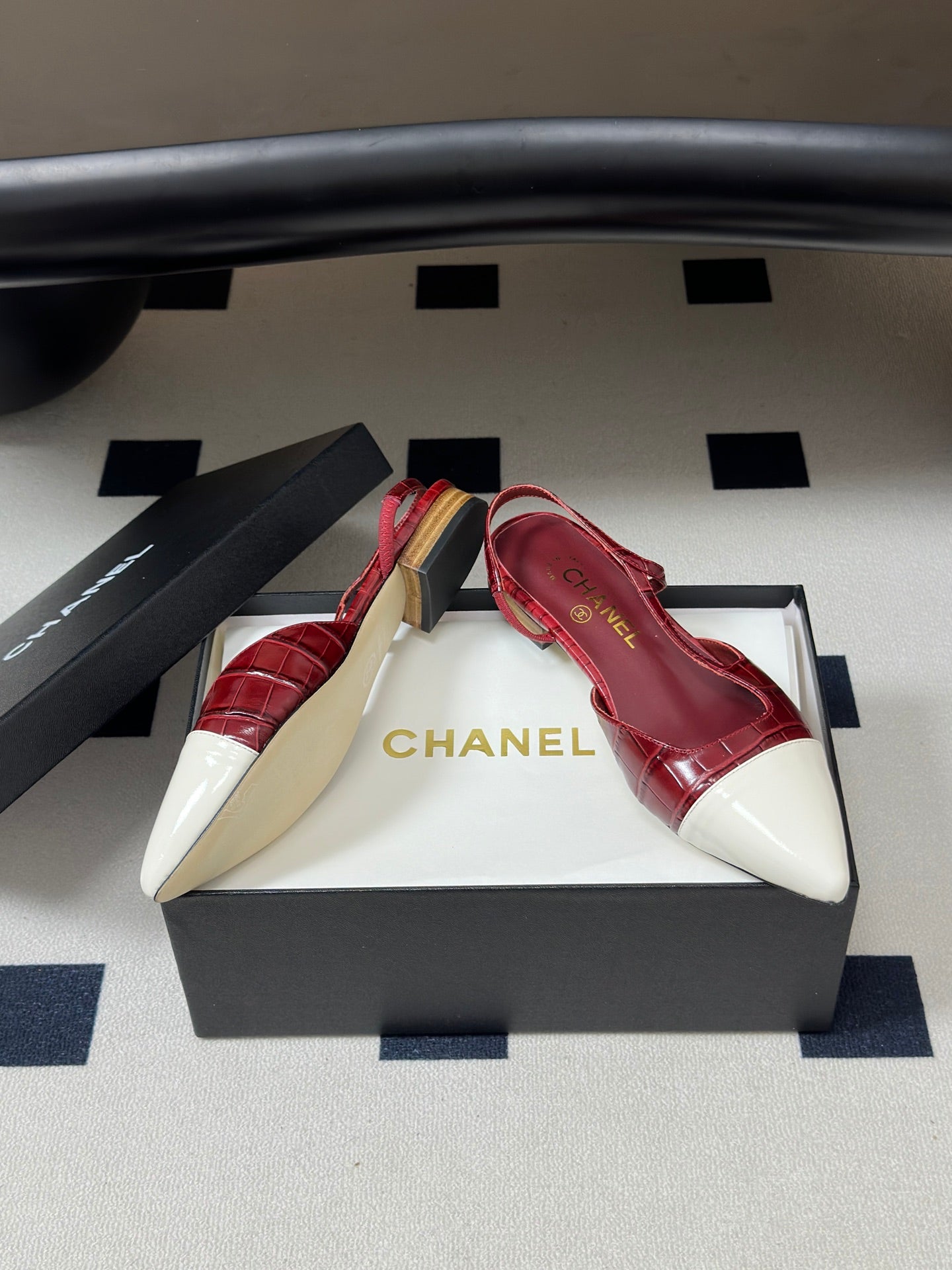 CHANEL 26S POINTED TOE SLINGBACKS IN DARK RED AND WHITE LAMBSKIN