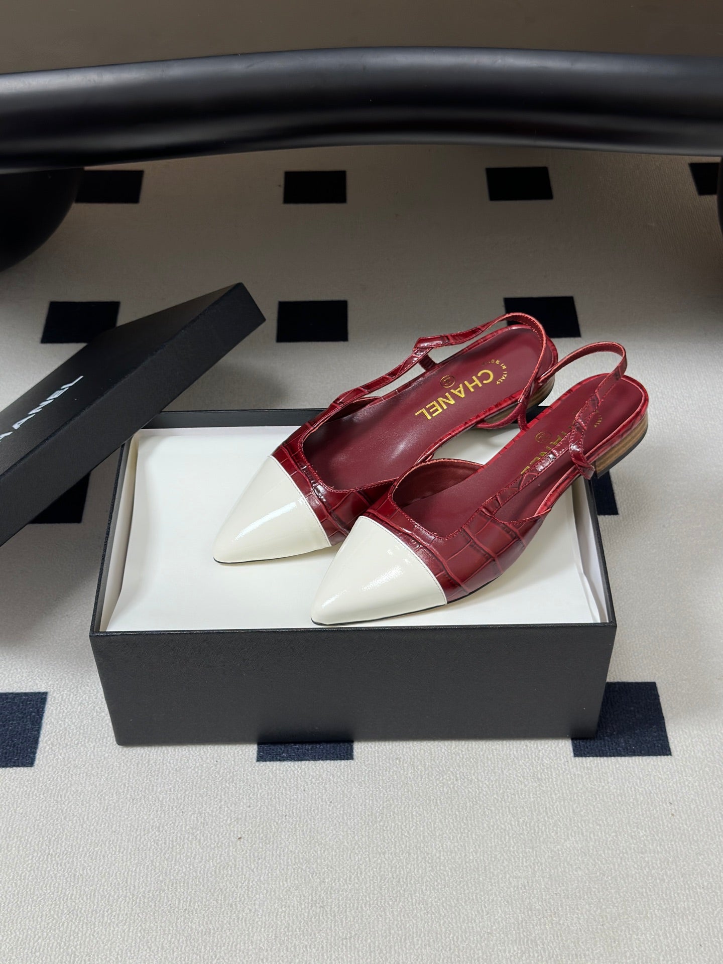 CHANEL 26S POINTED TOE SLINGBACKS IN DARK RED AND WHITE LAMBSKIN