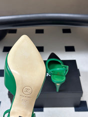 CHANEL 26S POINTED TOE HIGH HEEL SLINGBACKS 85 MM IN GREEN LAMBSKIN AND BLACK FABRIC
