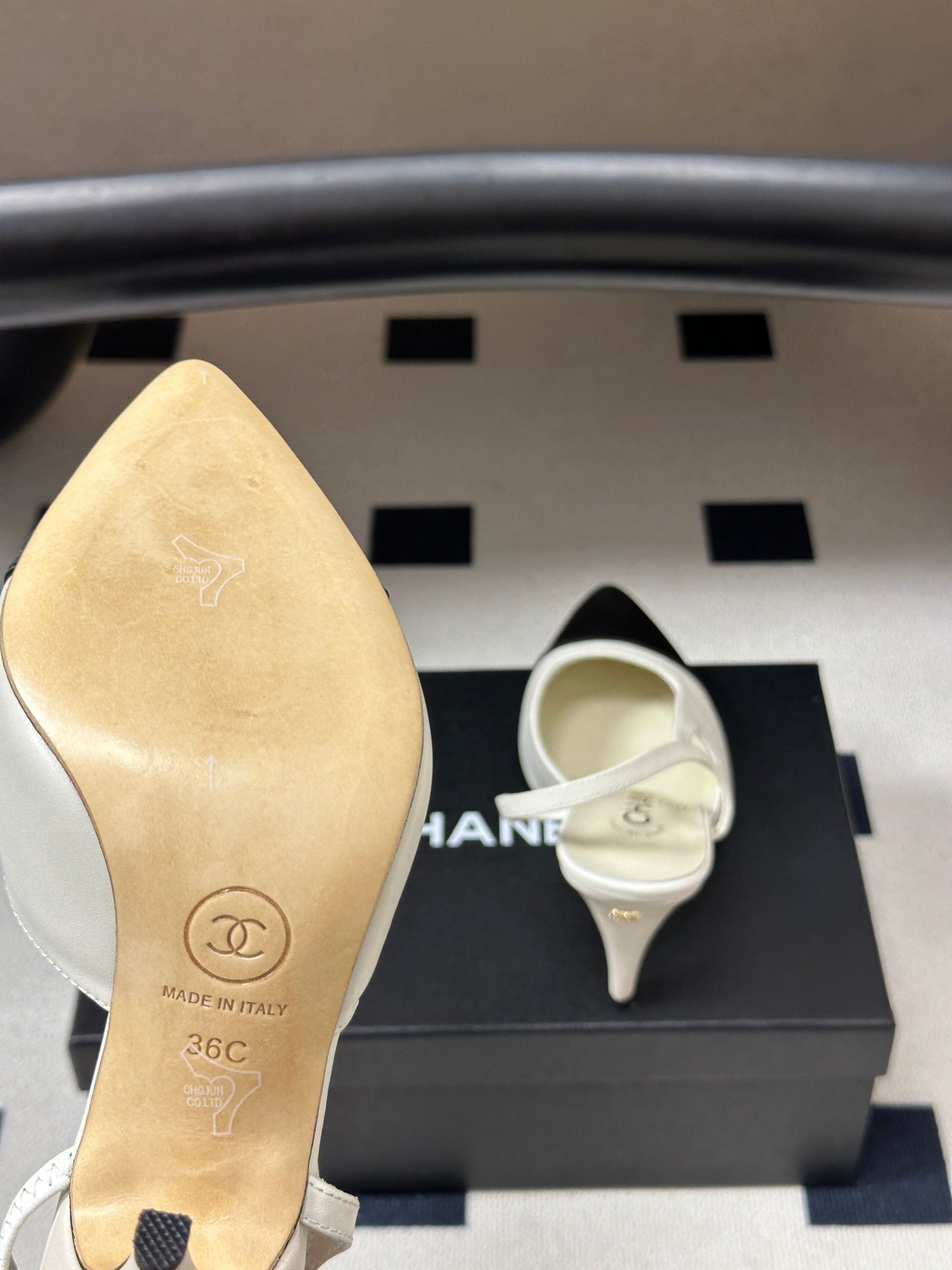 CHANEL 26S POINTED TOE HIGH HEEL SLINGBACKS 85 MM IN BLACK MIX WHITE LAMBSKIN