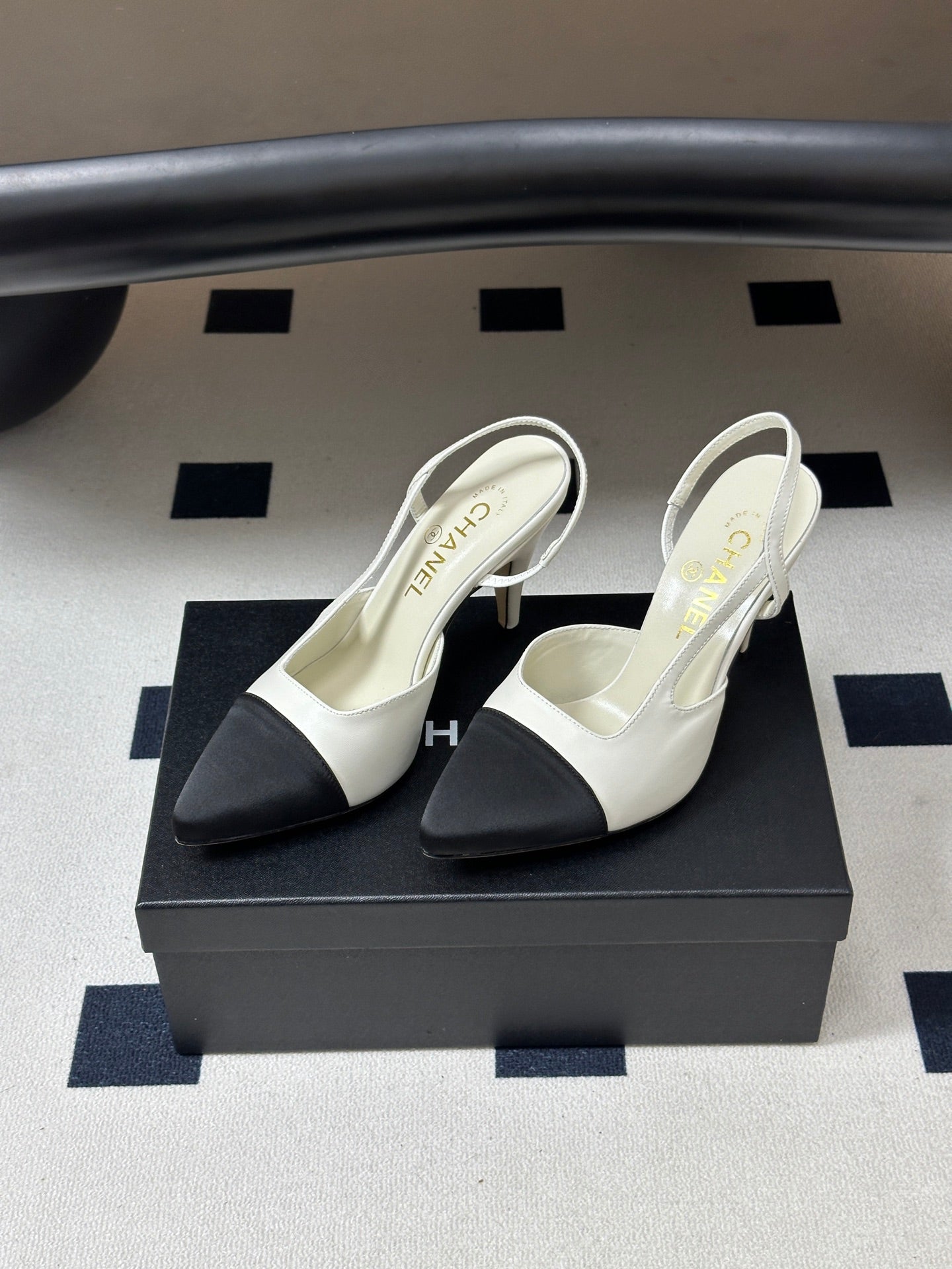 CHANEL 26S POINTED TOE HIGH HEEL SLINGBACKS 85 MM IN BLACK MIX WHITE LAMBSKIN