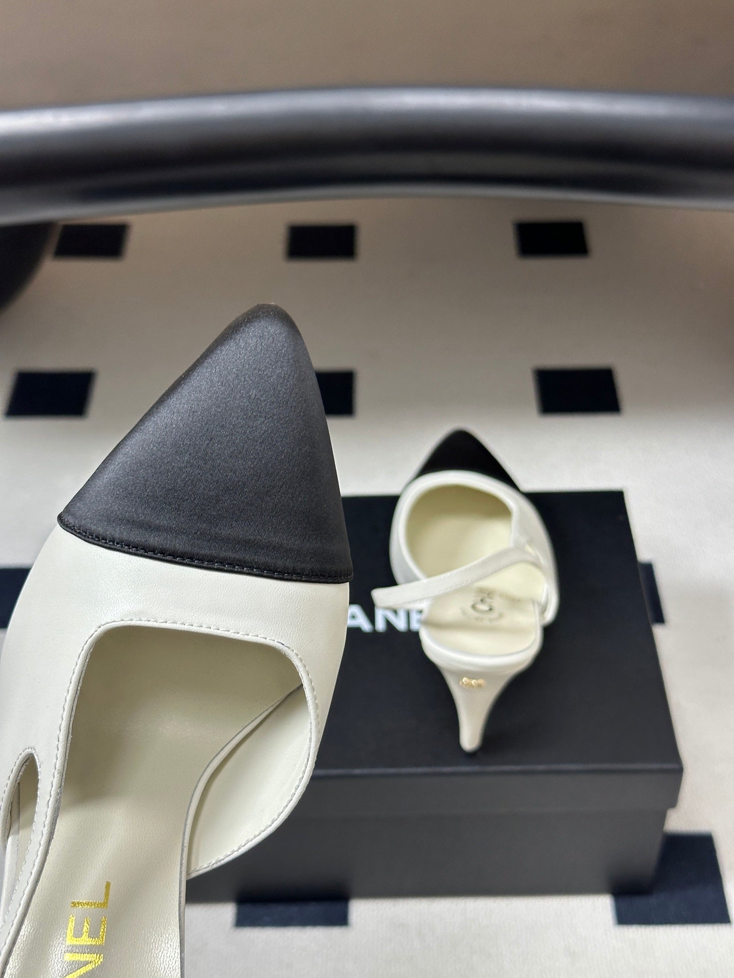 CHANEL 26S POINTED TOE HIGH HEEL SLINGBACKS 85 MM IN BLACK MIX WHITE LAMBSKIN