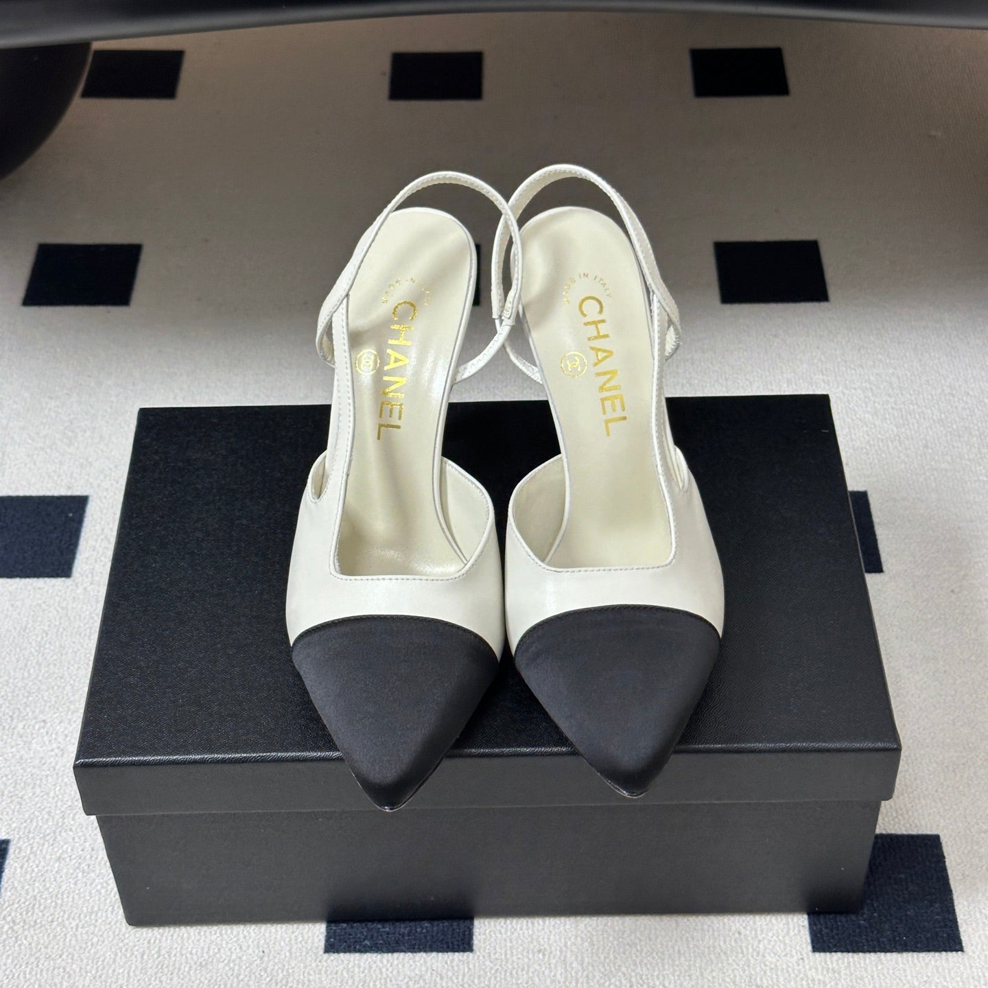 CHANEL 26S POINTED TOE HIGH HEEL SLINGBACKS 85 MM IN BLACK MIX WHITE LAMBSKIN