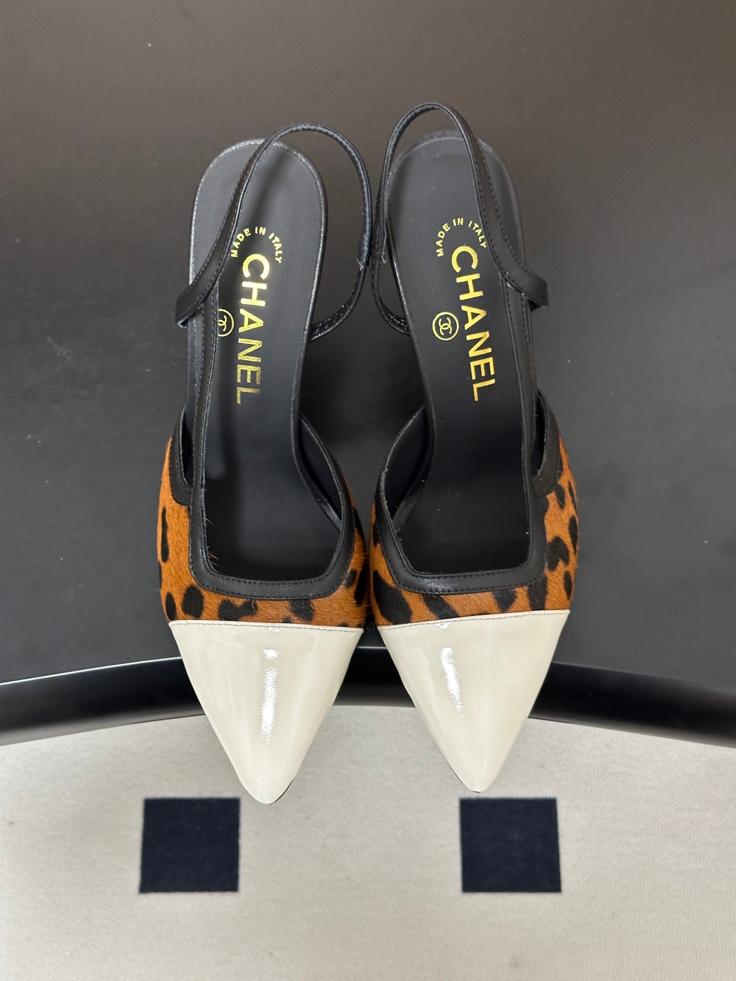 CHANEL 26S POINTED TOE HIGH HEEL SLINGBACKS 85 MM IN BROWN PONY HAIR WITH WHITE TOE