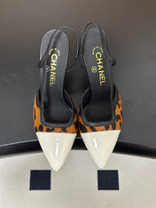 CHANEL 26S POINTED TOE HIGH HEEL SLINGBACKS 85 MM IN BROWN PONY HAIR WITH WHITE TOE