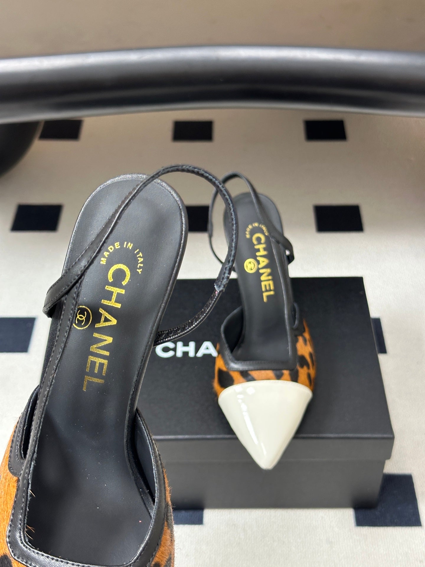 CHANEL 26S POINTED TOE HIGH HEEL SLINGBACKS 85 MM IN BROWN PONY HAIR WITH WHITE TOE