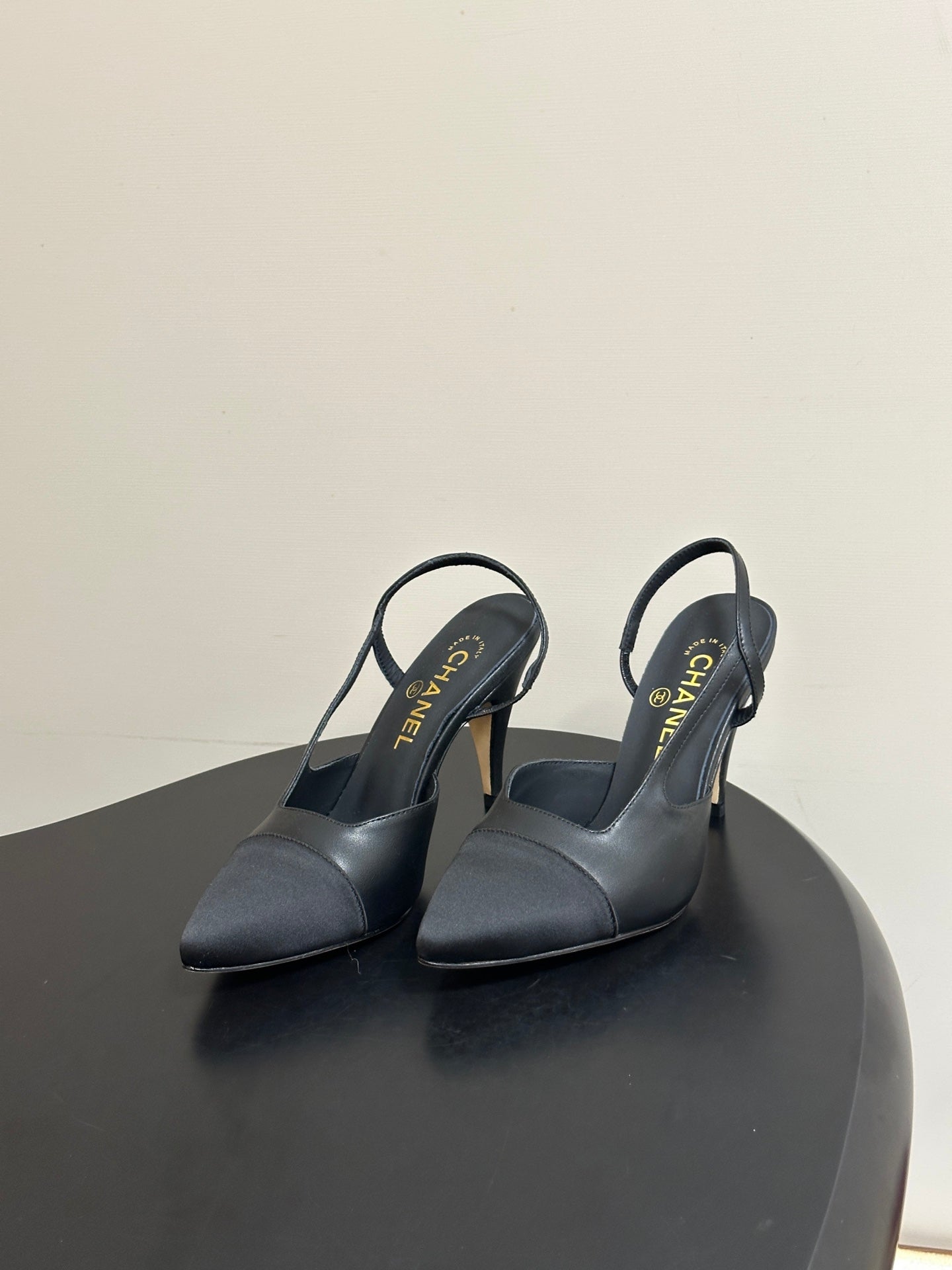 CHANEL 26S POINTED TOE HIGH HEEL SLINGBACKS 85 MM IN BLACK LAMBSKIN AND FABRIC
