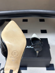 CHANEL 26S POINTED TOE HIGH HEEL SLINGBACKS 85 MM IN IN WHITE LAMBSKIN AND BLACK FABRIC
