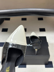CHANEL 26S POINTED TOE HIGH HEEL SLINGBACKS 85 MM IN IN WHITE LAMBSKIN AND BLACK FABRIC