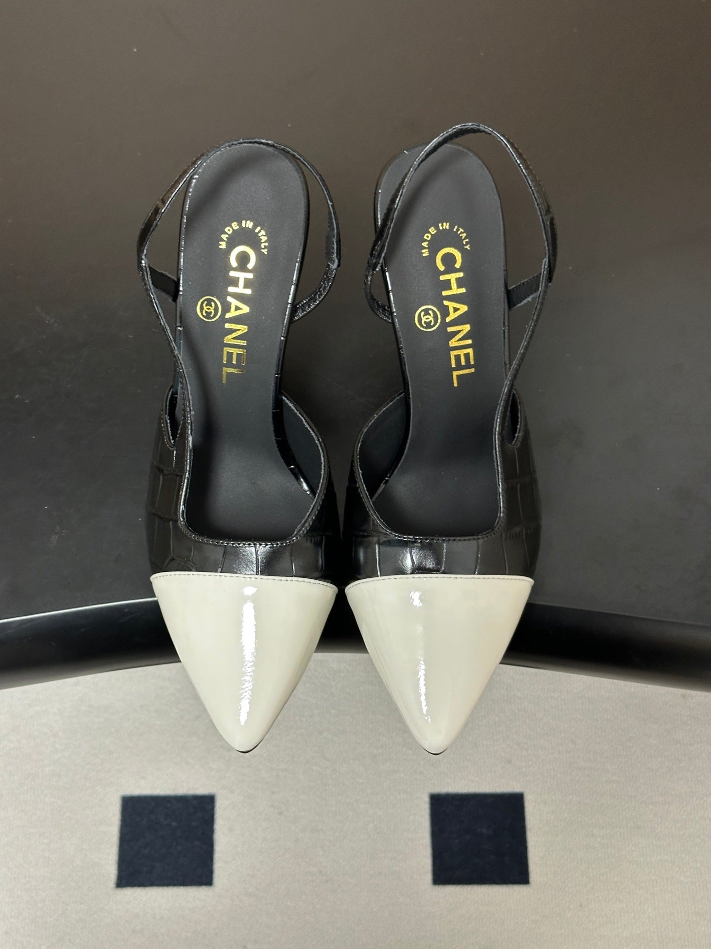 CHANEL 26S POINTED TOE HIGH HEEL SLINGBACKS 85 MM IN IN WHITE LAMBSKIN AND BLACK FABRIC