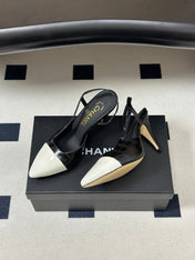 CHANEL 26S POINTED TOE HIGH HEEL SLINGBACKS 85 MM IN IN WHITE LAMBSKIN AND BLACK FABRIC