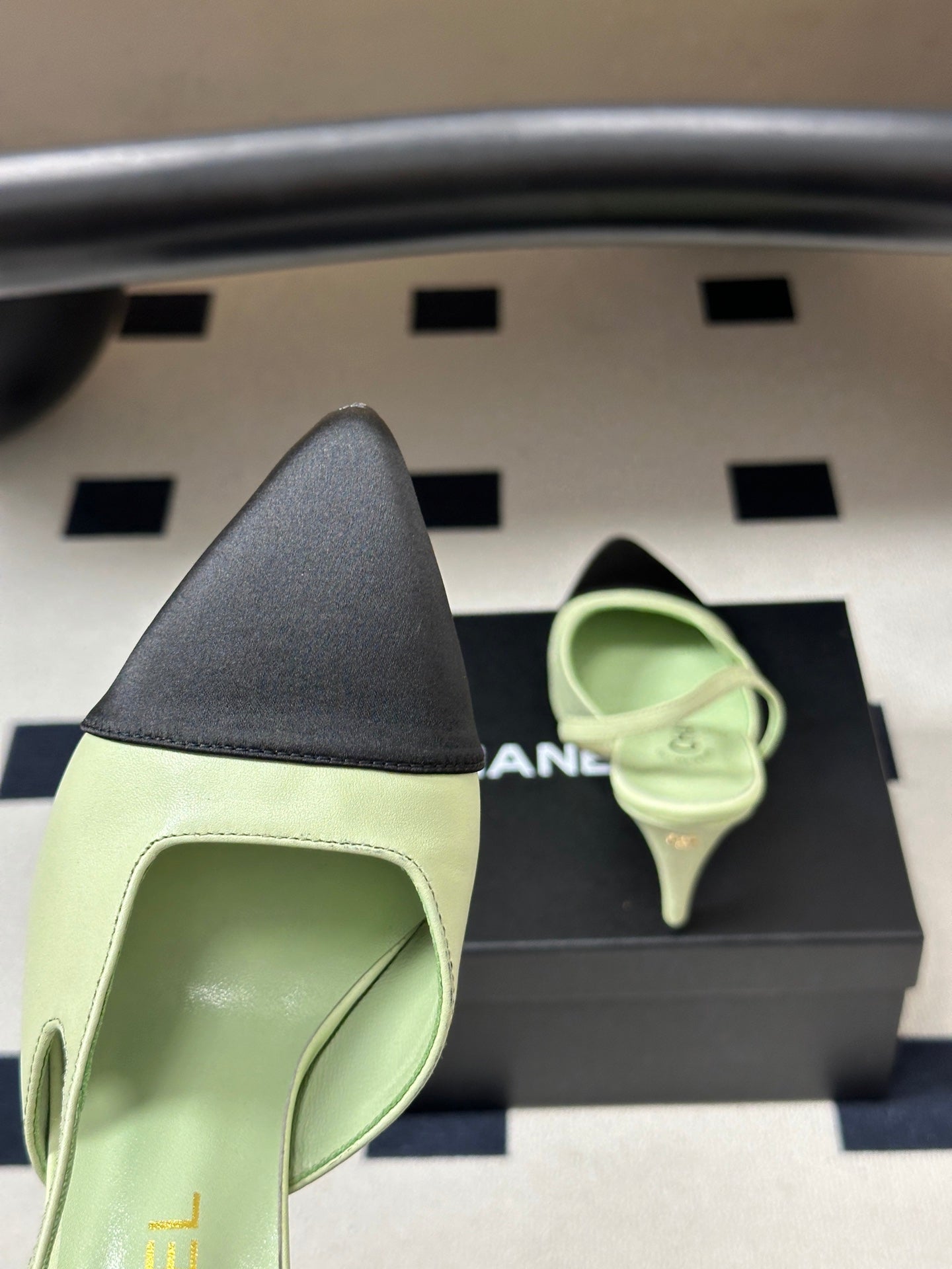 CHANEL 26S POINTED TOE HIGH HEEL SLINGBACKS 85 MM IN PASTEL GREEN LAMBSKIN WITH BLACK TOE