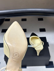 CHANEL 26S POINTED TOE HIGH HEEL SLINGBACKS 85 MM IN CREAM LAMBSKIN AND BLACK FABRIC