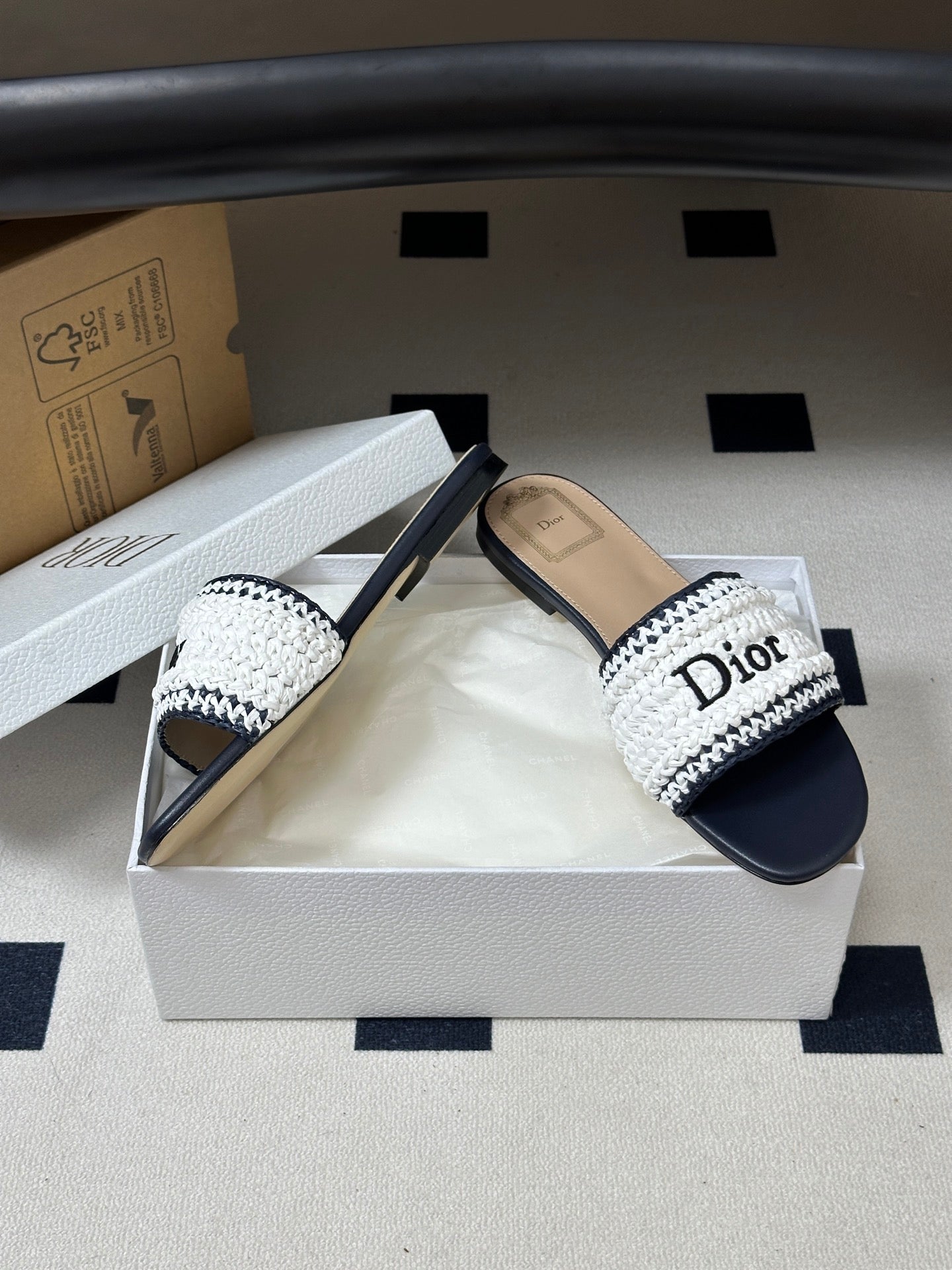 DIOR 26S FLAT SLIDE SANDALS IN WHITE AND NAVY BLUE RAFFIA