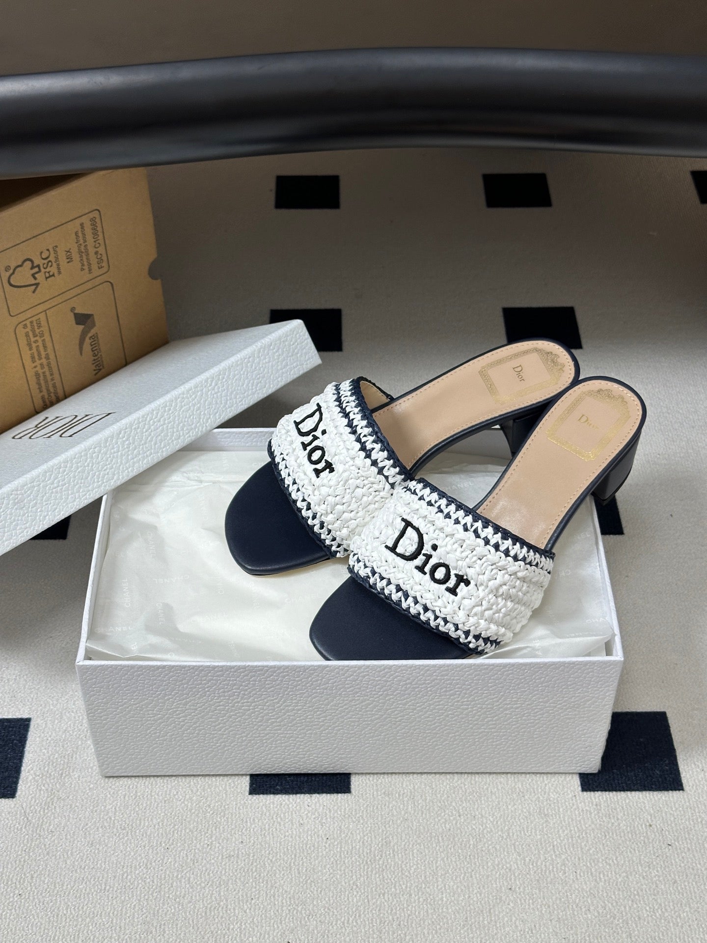 DIOR 26S BLOCK-HEEL SLIDE SANDALS 40MM IN WHITE AND DEEP BLUE RAFFIA