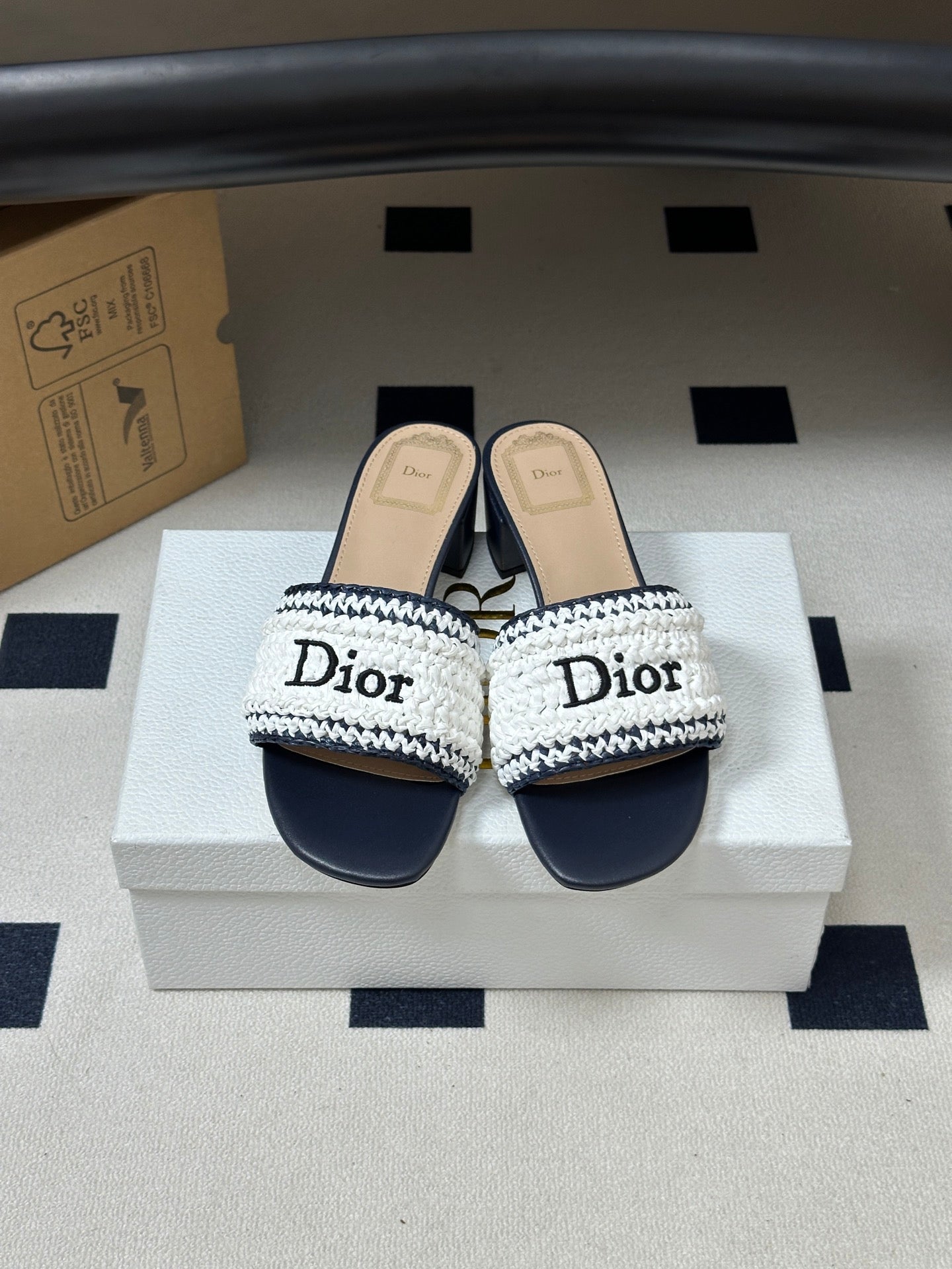 DIOR 26S BLOCK-HEEL SLIDE SANDALS 40MM IN WHITE AND DEEP BLUE RAFFIA