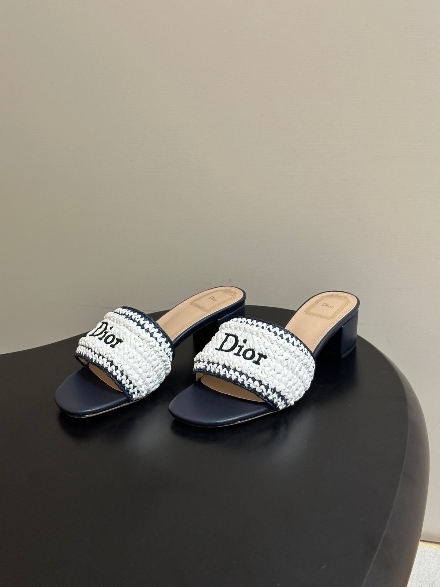 DIOR 26S BLOCK-HEEL SLIDE SANDALS 40MM IN WHITE AND DEEP BLUE RAFFIA