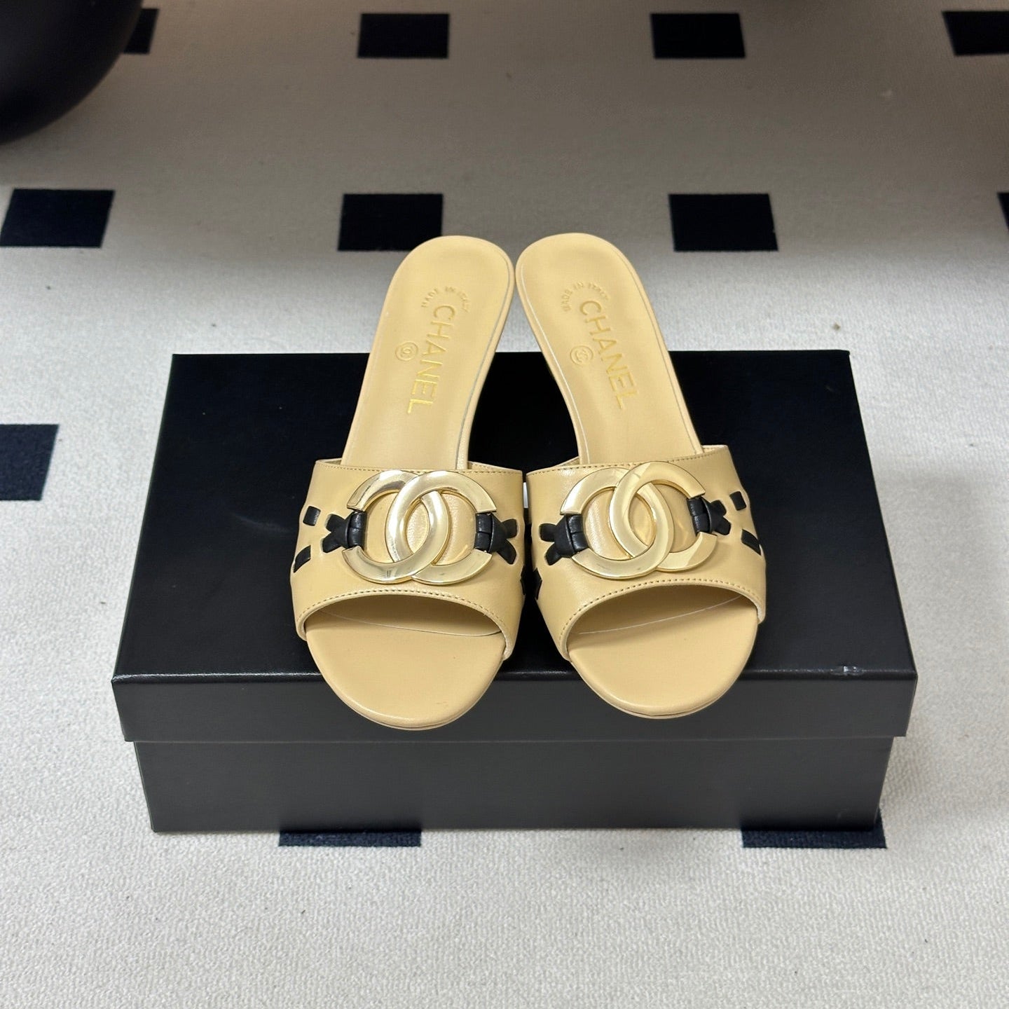 CHANEL 26S HIGH HEEL MULE IN BEIGE LAMBSKIN WITH GOLD TONE CC LOGO
