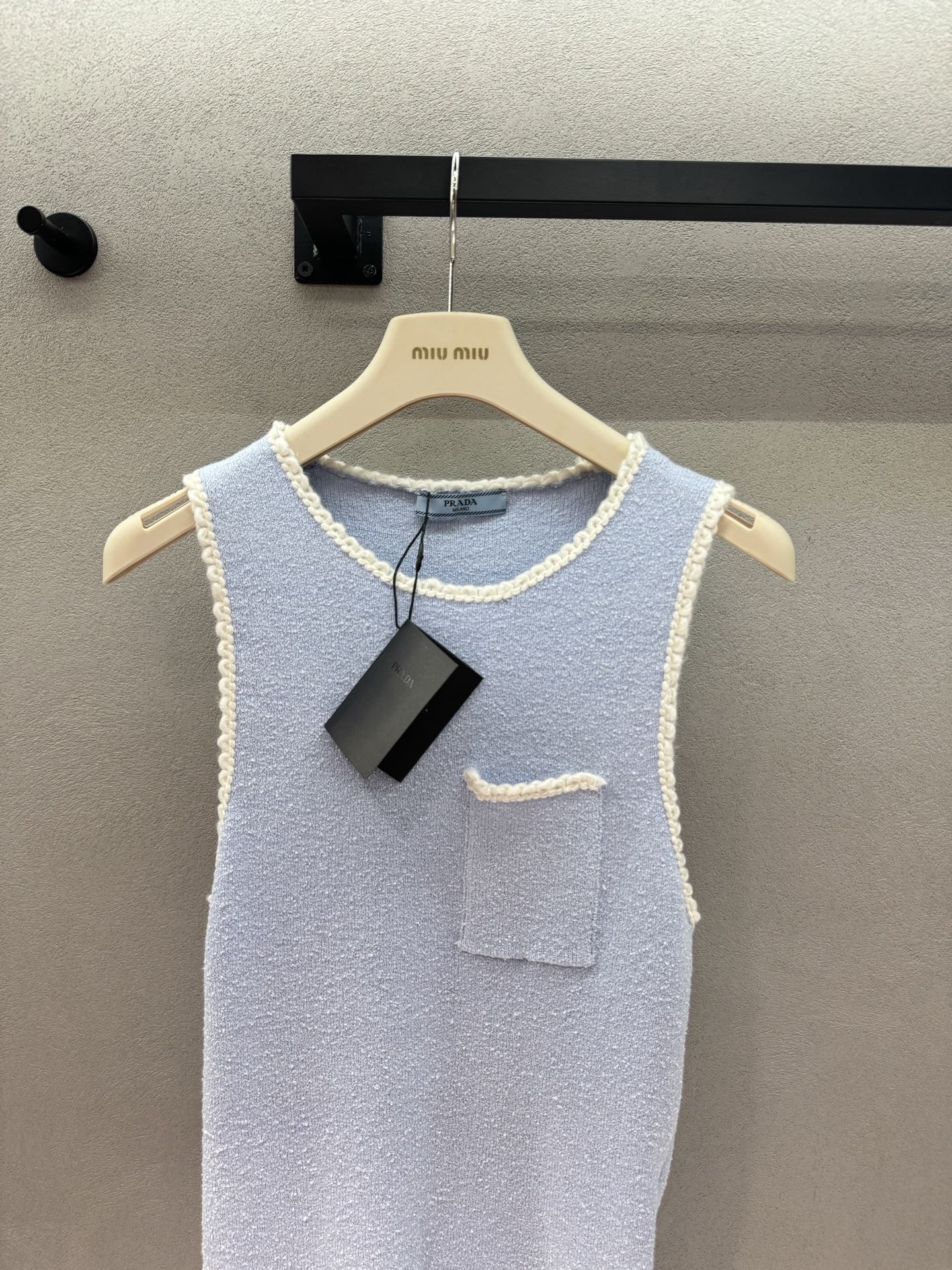 PRADA 26S SLEEVELESS SWEATER STYLE 870