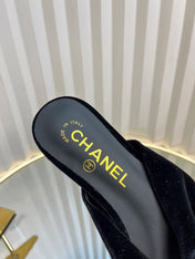 LACE SANDALS IN BLACK VELVET