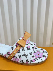 LV 26S FLAT MULES IN WHITE CALFSKIN CHERRY BLOSSOM MONOGRAM WITH BOW
