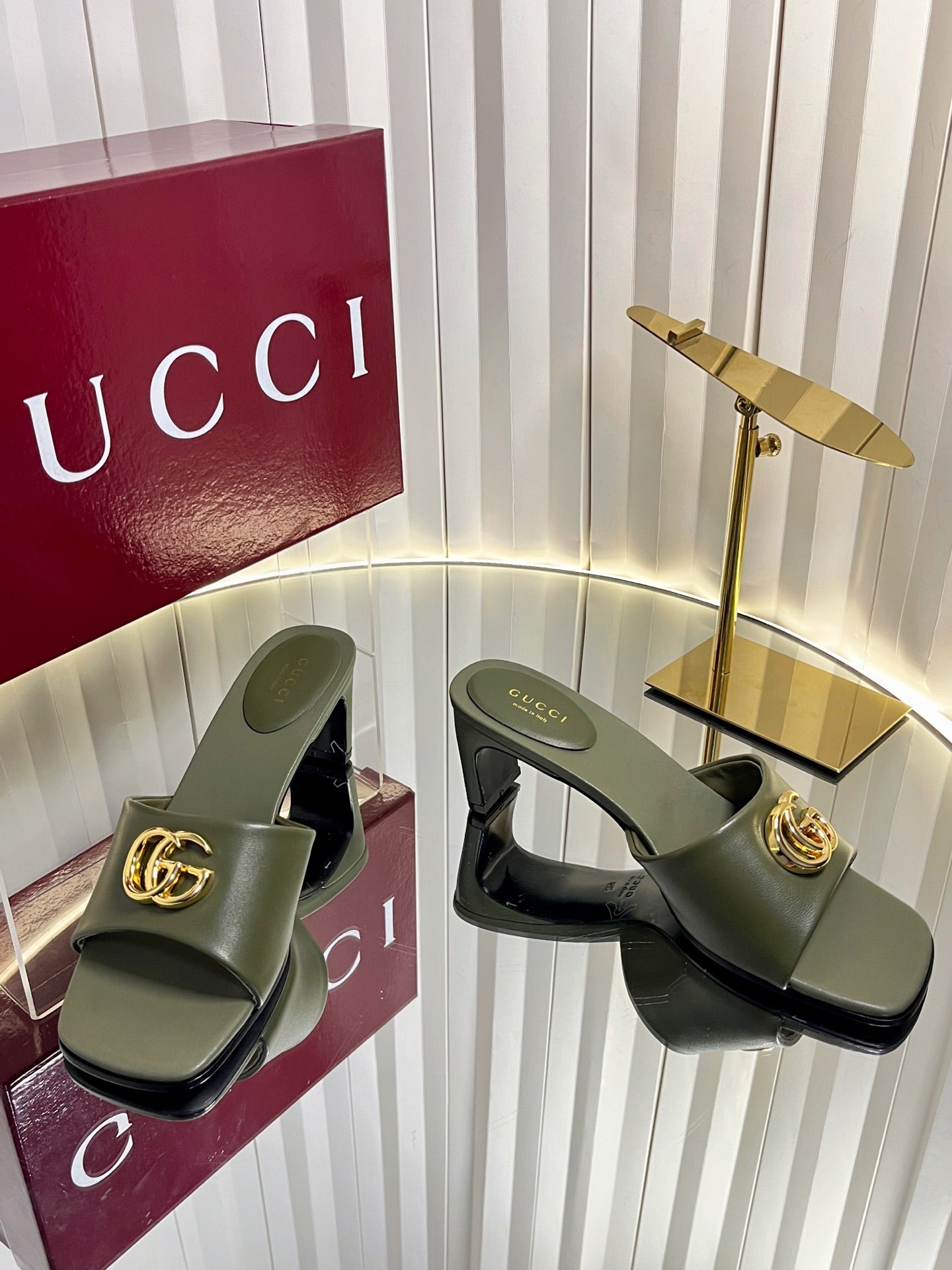 GUCCI 26S HIGH-HEELED SANDALS 45 MM IN MOSS GREEN CALFSKIN