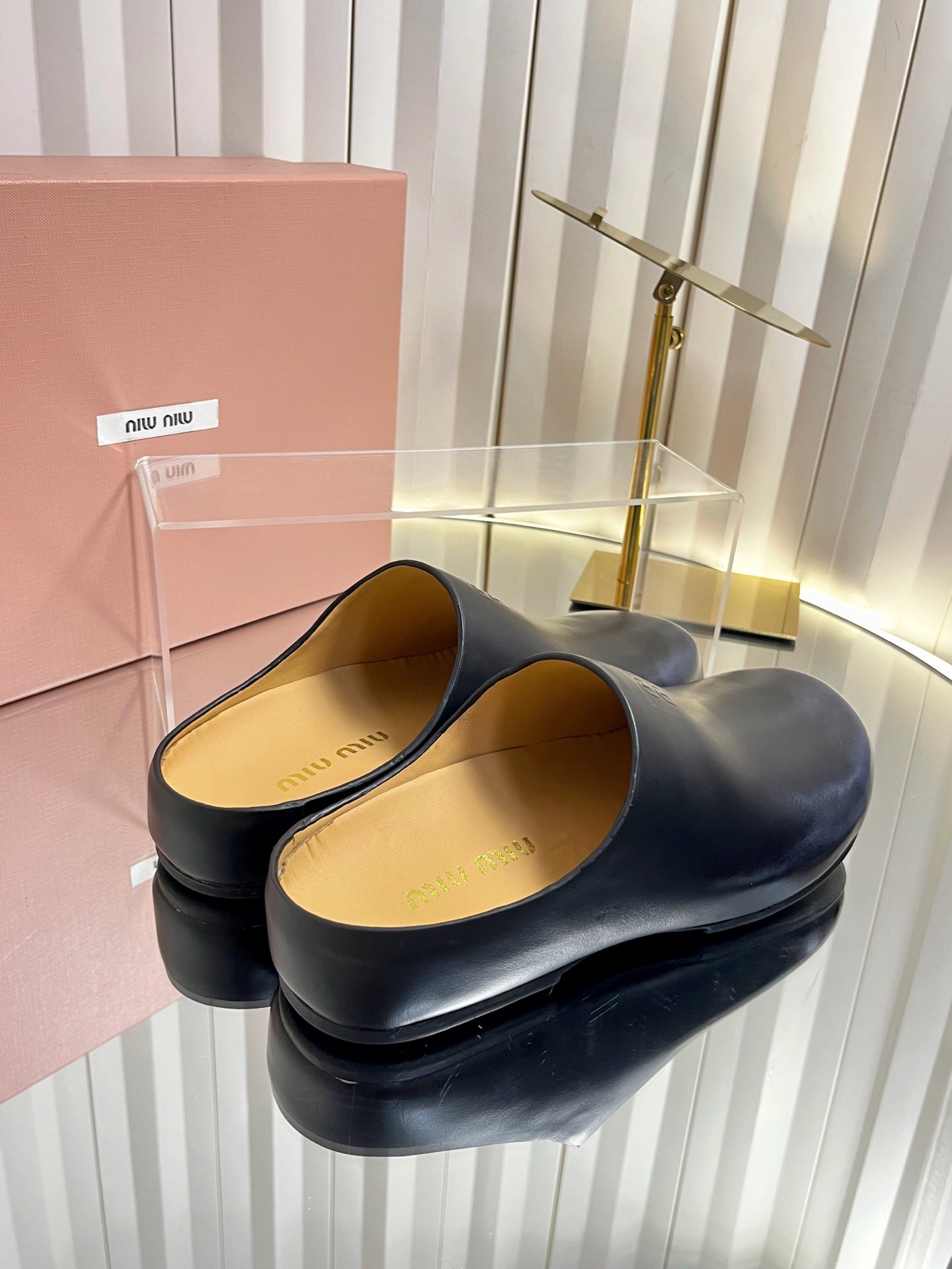 MIUMIU 26S CLOG MULES IN BLACK CALFSKIN