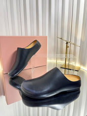 MIUMIU 26S CLOG MULES IN BLACK CALFSKIN
