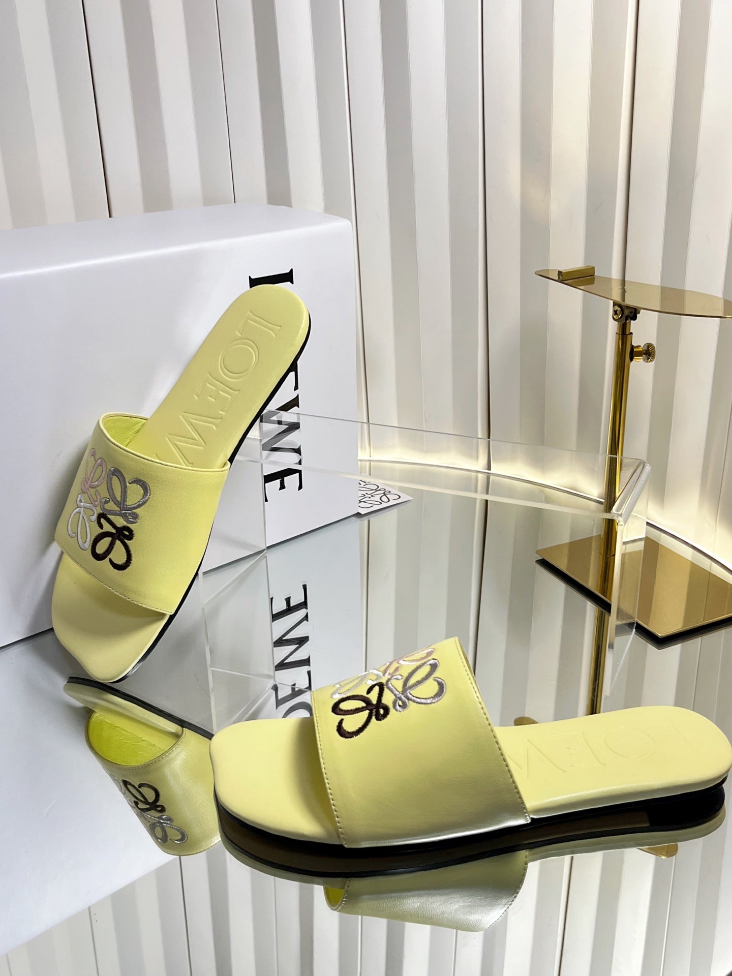 LOEWE 26S LOGO-EMBROIDERED SANDALS IN LIGHT YELLOW CALFSKIN