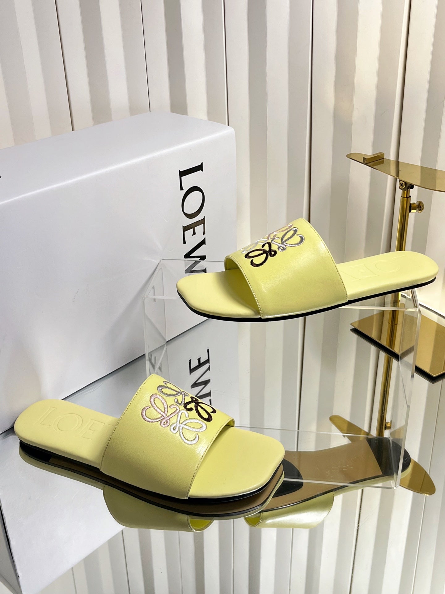 LOEWE 26S LOGO-EMBROIDERED SANDALS IN LIGHT YELLOW CALFSKIN