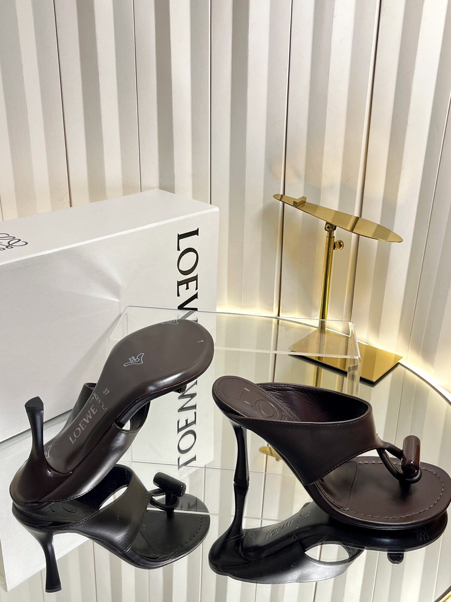 LOEWE 26S HEELED THONG SANDALS 90 MM IN DARK BROWN CALFSKIN