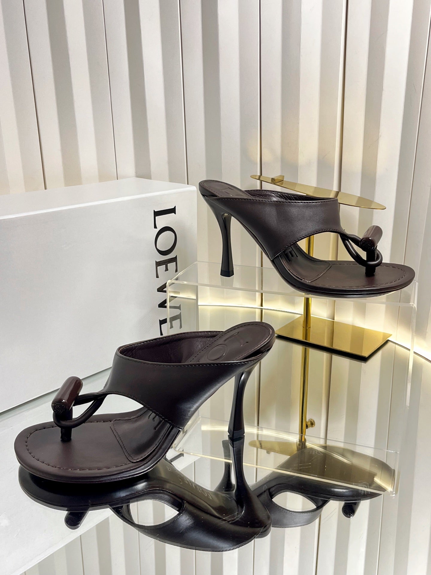 LOEWE 26S HEELED THONG SANDALS 90 MM IN DARK BROWN CALFSKIN