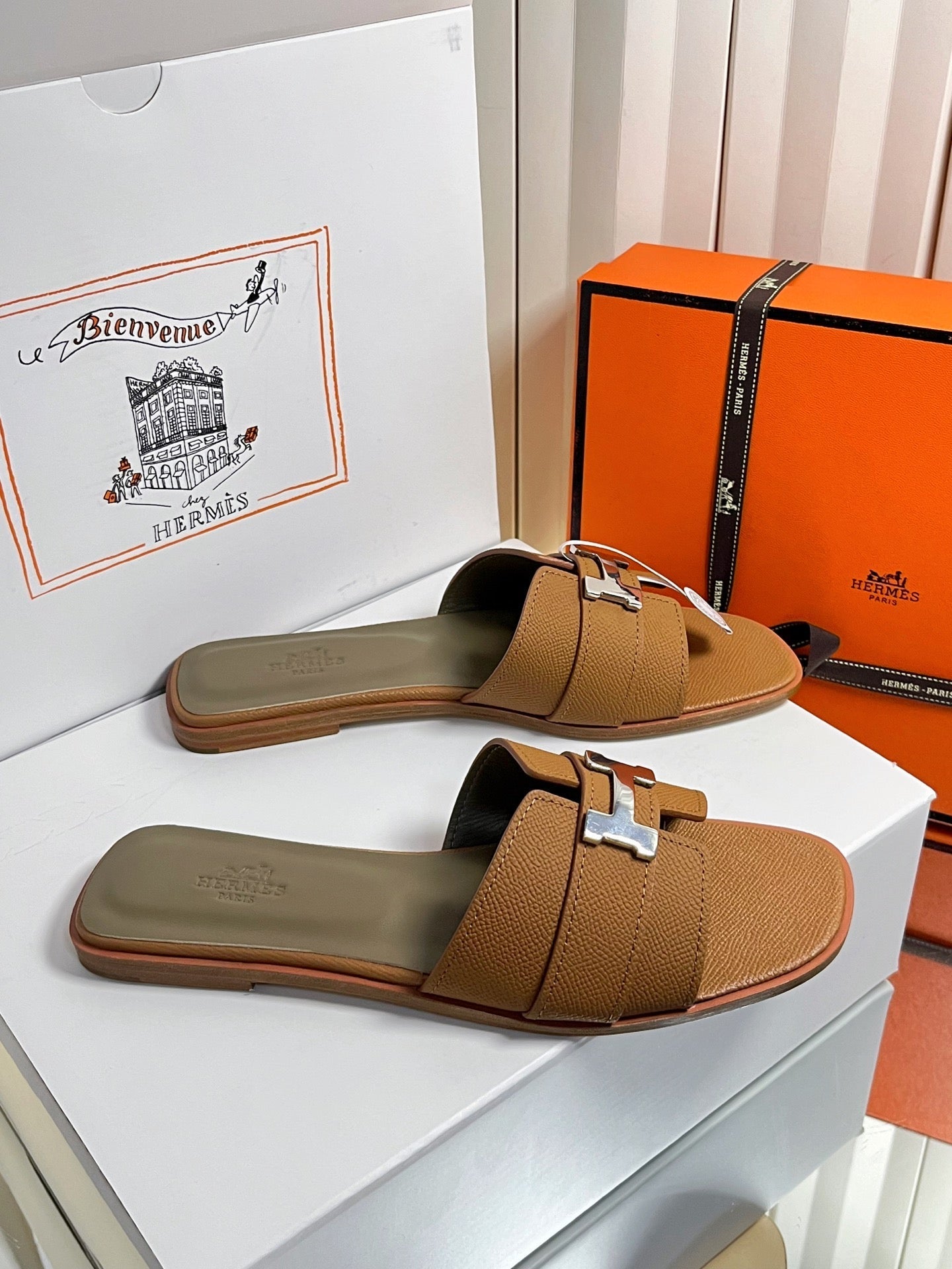 HM 26S ORAN SANDALS IN CARAMEL BROWN EPSOM CALFSKIN SILVER HARDWARE