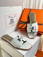 HM 26S ORAN SANDALS IN WHITE EPSOM CALFSKIN SILVER HARDWARE