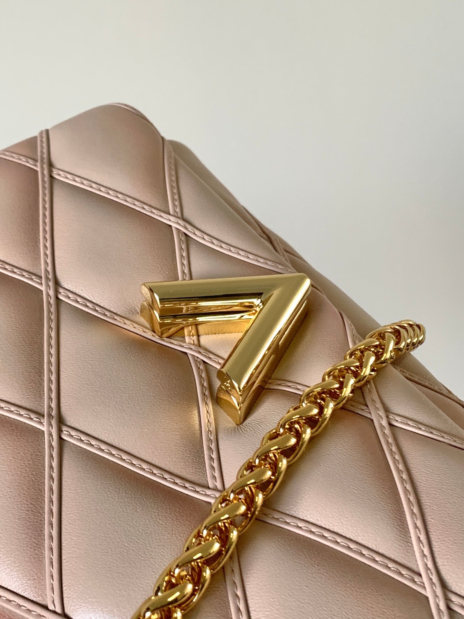 LV 25S GO-14 MM 23 IN LIGHT PINK QUILTED LAMBSKIN GOLD HARDWARE