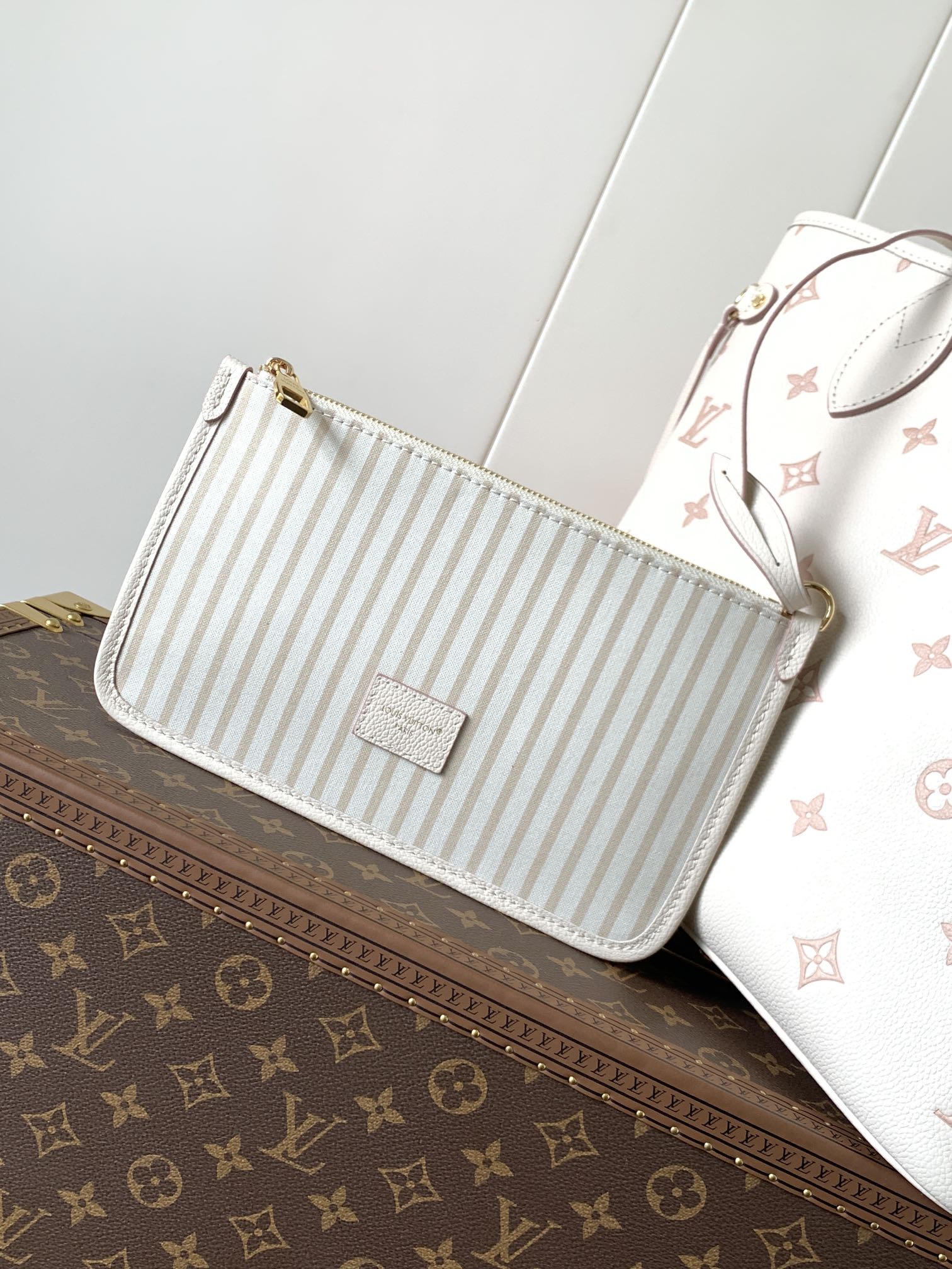 NEVERFULL MM TOTE BAG 32 IN WHITE MIX PINK CALFSKIN