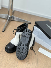 CC CHUNKY BOOTS IN WHITE SMOOTH FLEECE AND BLACK CALFSKIN