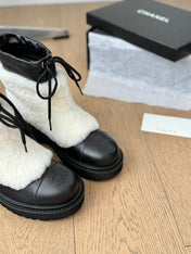 CC CHUNKY BOOTS IN WHITE SMOOTH FLEECE AND BLACK CALFSKIN