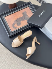 HIGH HEELS IN BEIGE GLOSSY LEATHER