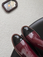 CHANEL 26S CHELSEA ANKLE BOOTS 70 MM IN BURGUNDY EMBOSSED AND BLACK PATENT
