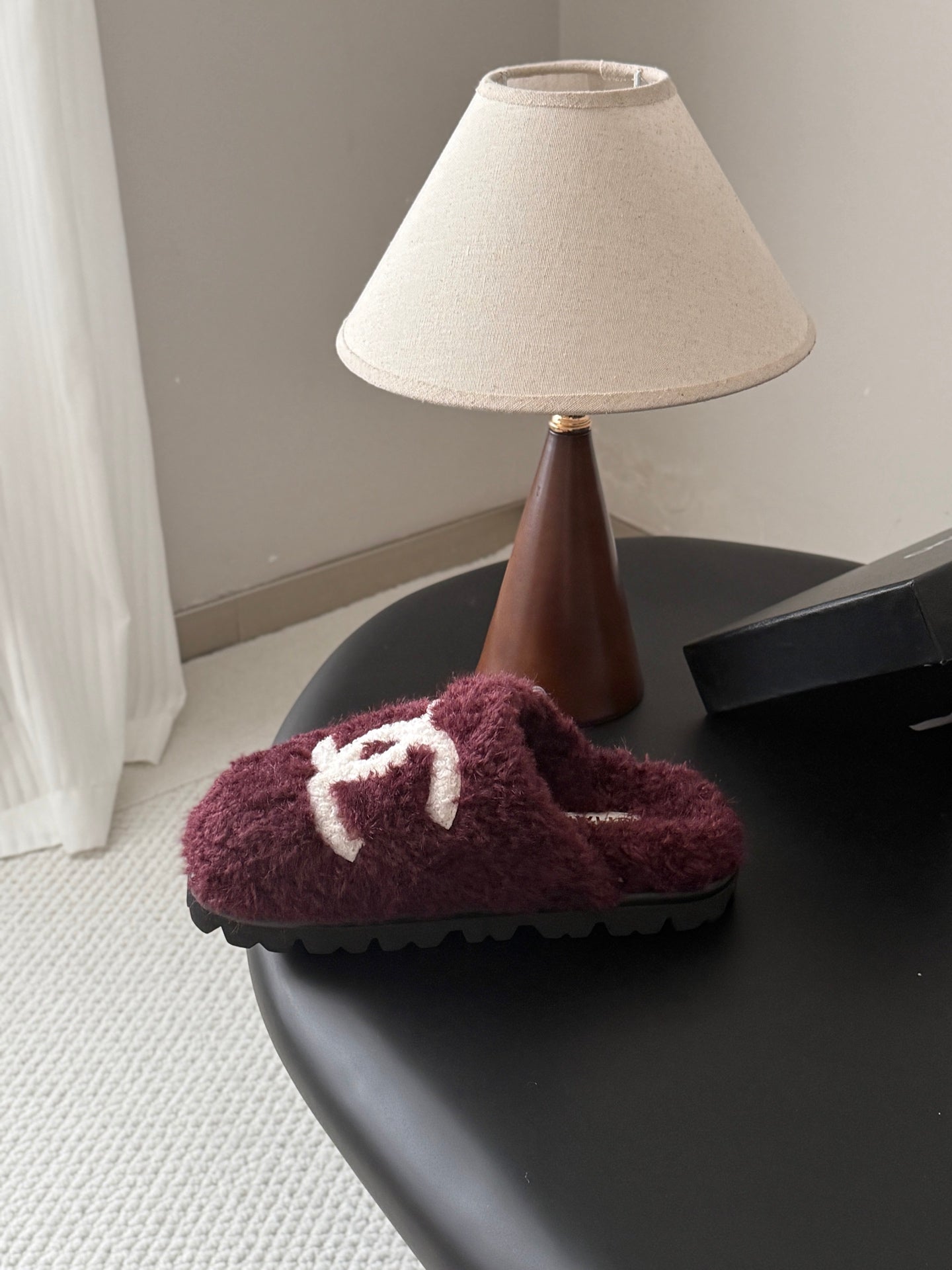 CHANEL 26S SLIDE SANDALS IN BURGUNDY SHEARLING UPPER AND LINING WITH WHITE CC LOGO
