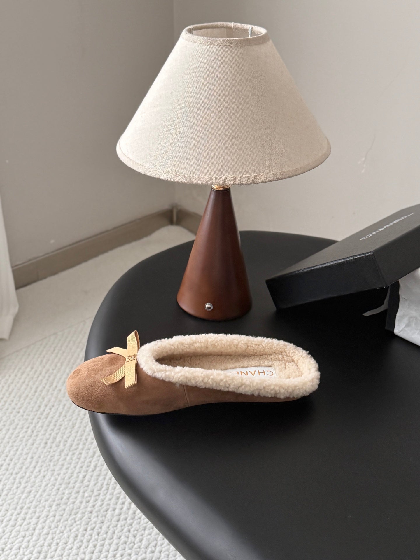 CHANEL 26S MULES IN LIGHT BROWN SUEDE AND SHEARLING