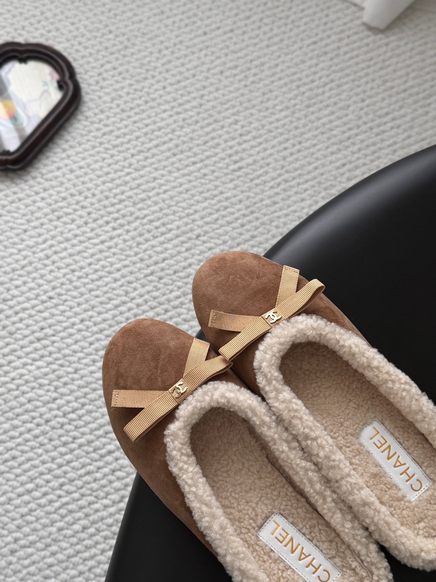CHANEL 26S MULES IN LIGHT BROWN SUEDE AND SHEARLING