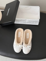 CHANEL 26S MULES IN WHITE LAMBSKIN AND SHEARLING